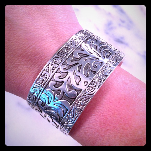 SOLD IN BUNDLE.   Premier Designs Cuff Bracelet