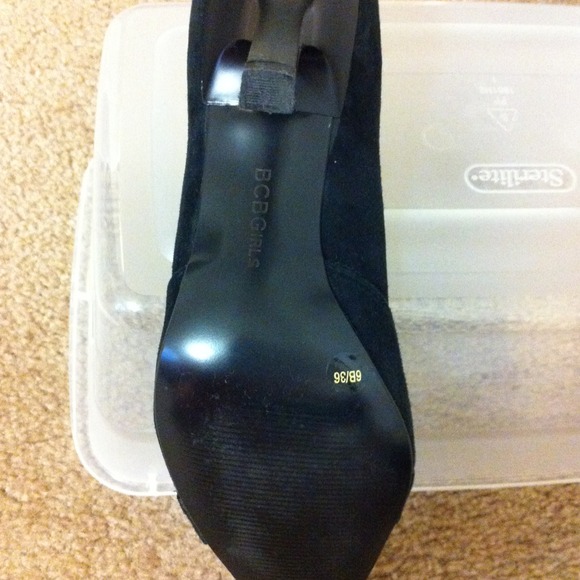 *REDUCED* Cute BCBGirls Black Velvet Shoes - Picture 2 of 4