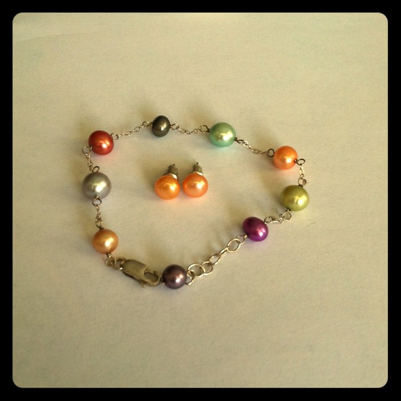 Bracelet and earrings set