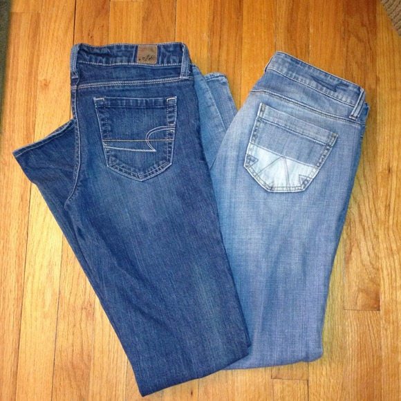 2 pair American Eagle skinny jeans in size 4.