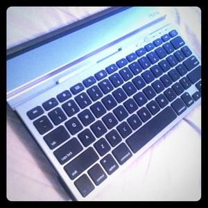 iPad Bluetooth keyboard