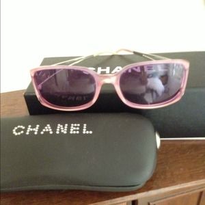 HP 10/7🎉Authentic Pink CHANEL sunglasses