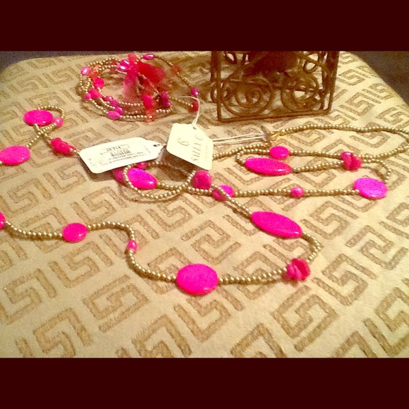 Pretty in pink!! Necklace & bracelet