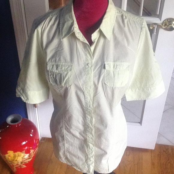 SOLD-🎉🎊American Eagle Outfitters button up shirt