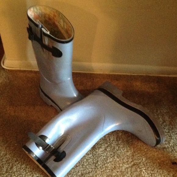 BUNDLED FOR @holly. SOLD Snow Rain Rubber Boots