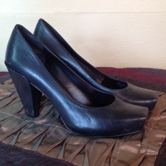 Vince Camuto High Heel Shoes Size 9 B Need Love