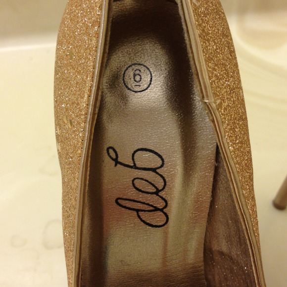 Heels - Picture 3 of 3