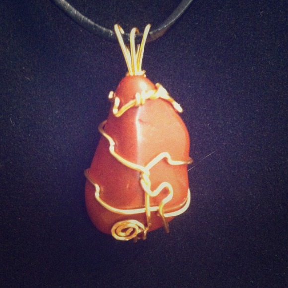 Gold wire and red jasper gemstone pendant. - Picture 1 of 3