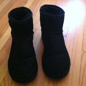 REDUCED! UGGs, Black mini size 8