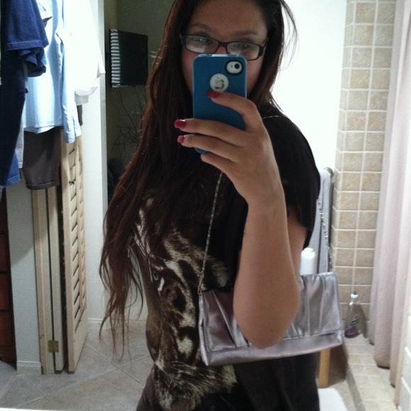 Small silver clutch 🎀👛 - Picture 3 of 4