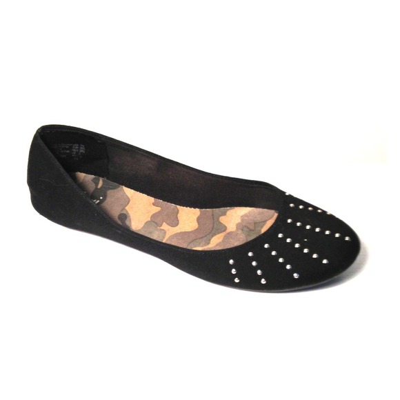 Studded black flats - Picture 1 of 2