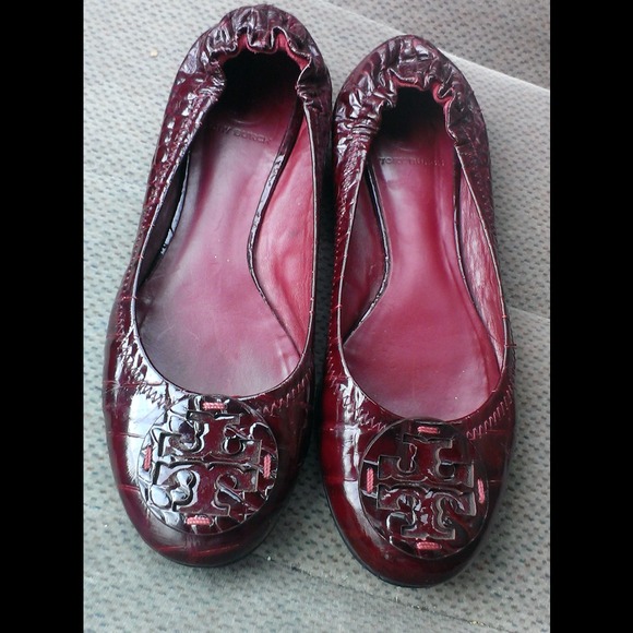 Tory Burch Croc Embossed Reva 8