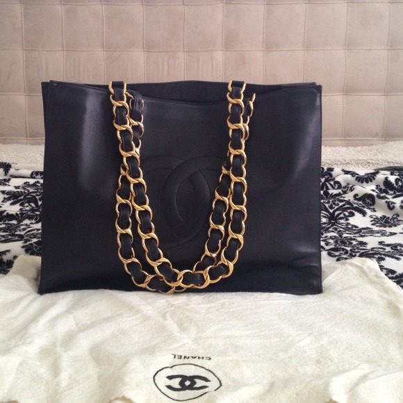 ✨⭐️SOLD✨🌟A beautiful vintage Chanel!