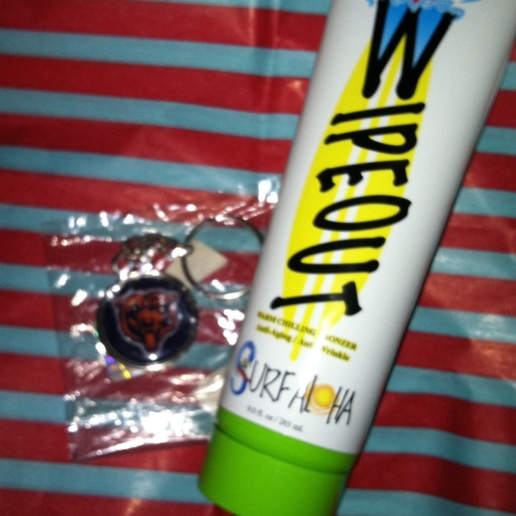 Free tan bed bronzer with key chain purchase.