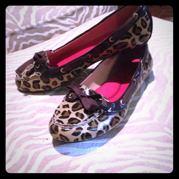 Leopard print flats