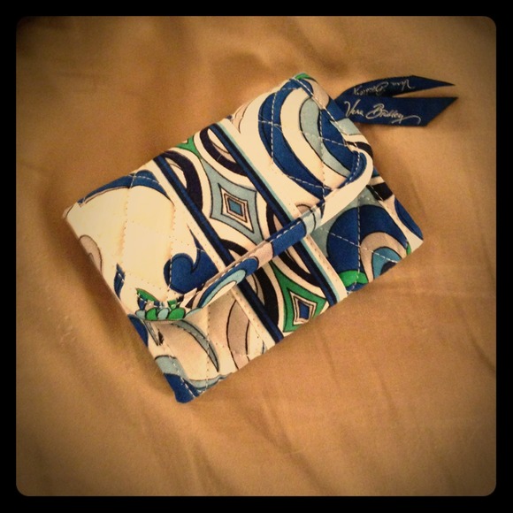 Vera Bradley small wallet! Never used!