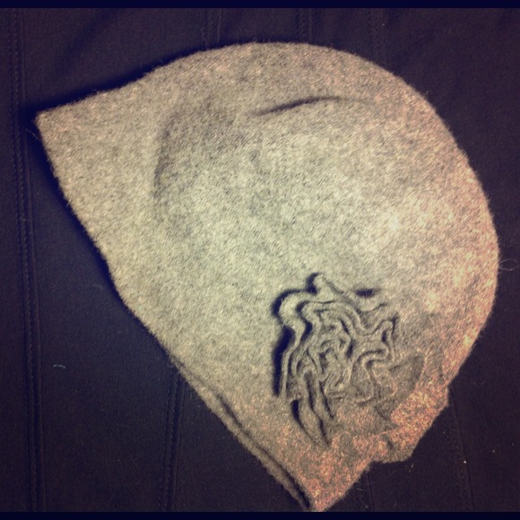 🚫🚫FREE! Gray flower beanie / skully