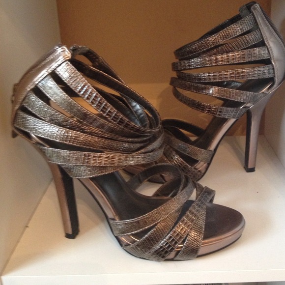 Shoes - Size 6.! With black andis hair Straightner!