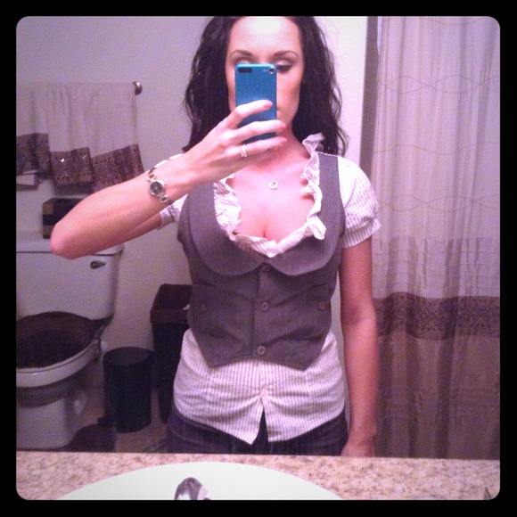 🎀SOLD in bundle🎀Light pink and grey vest shirt - Picture 1 of 4