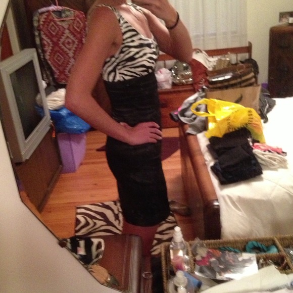 Black and white polyester dress - Picture 3 of 4