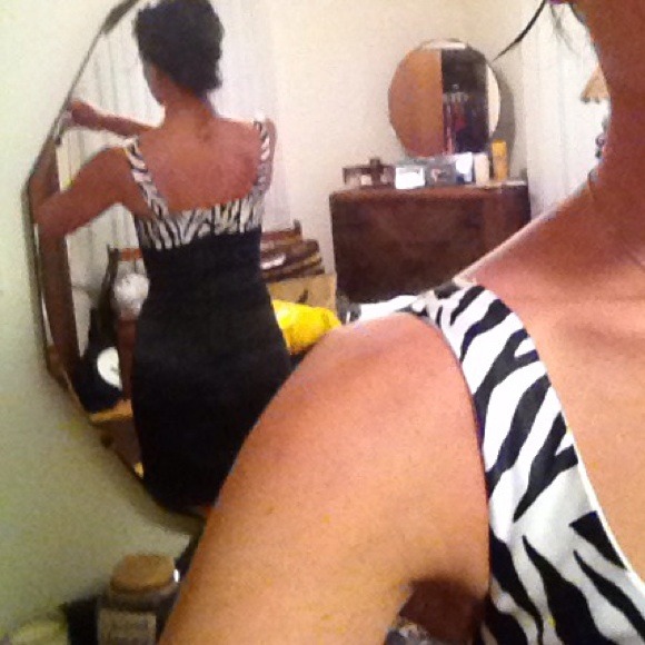 Black and white polyester dress - Picture 4 of 4