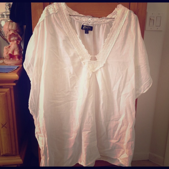✋Sold✋Crochet white top cover up