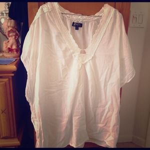 ✋Sold✋Crochet white top cover up