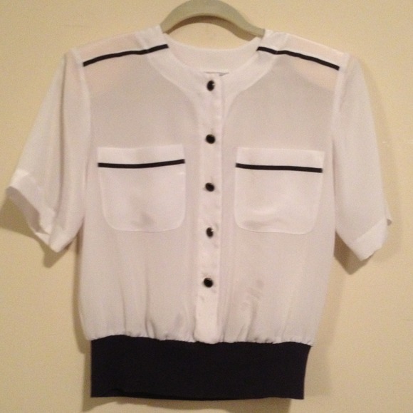  Diversity petite blouse. White/Navy Blue - Picture 2 of 3