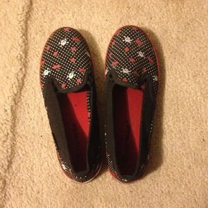 Air walk shoes skulls and dots