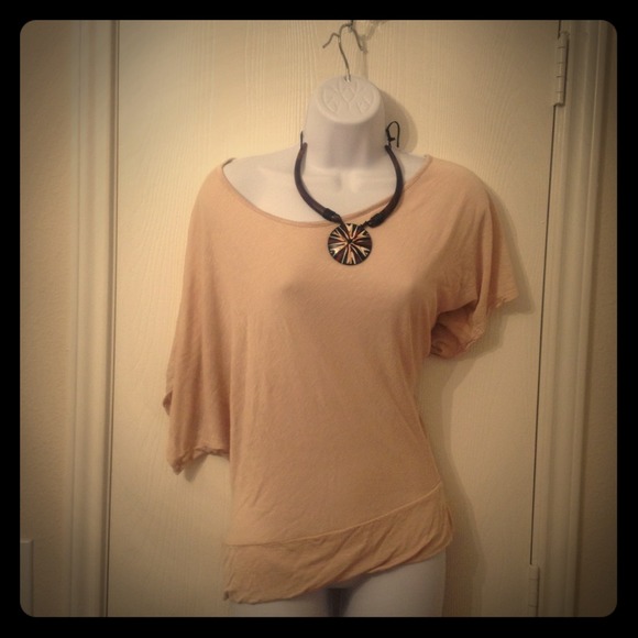 ❤Sold!!! Off the shoulder top! Free 😁👏