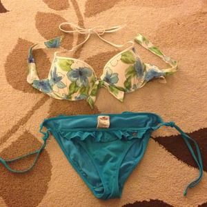 ☀RESERVED☀Hollister push up floral bathing suit.