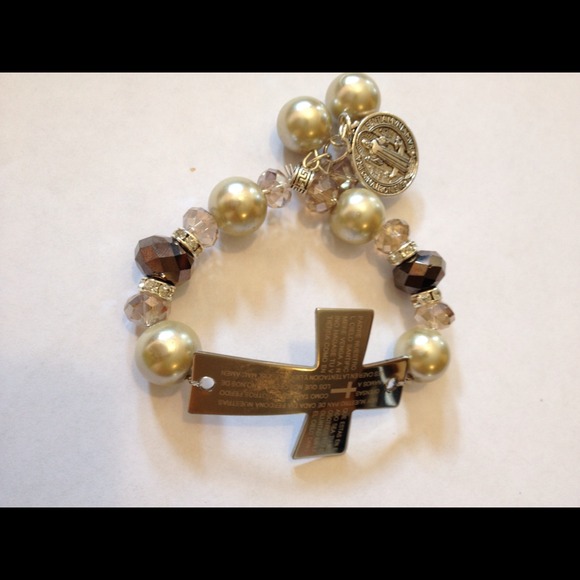 Cross OurFather prayer engraved in Spanish