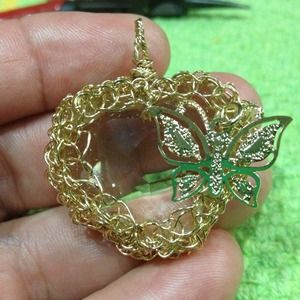 Dije en cristal y gold field..