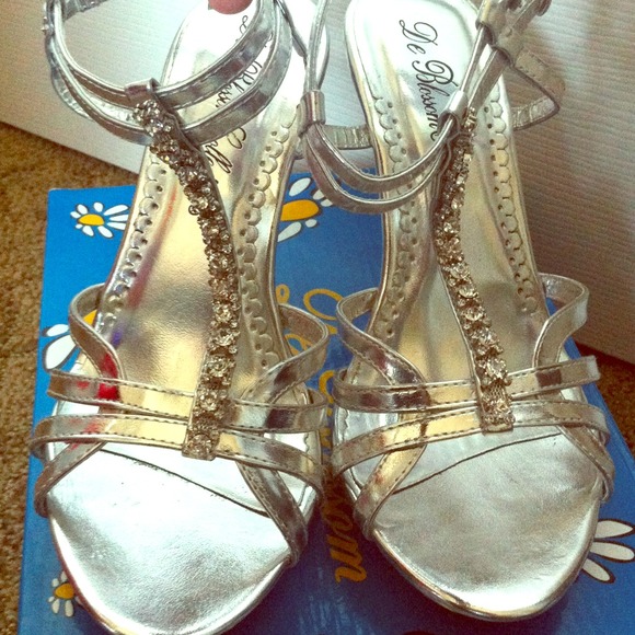 Shoes - Silver Metallic Heels