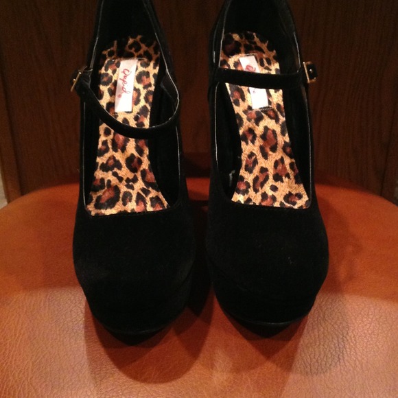 Black Velvet suede heel - Picture 3 of 3