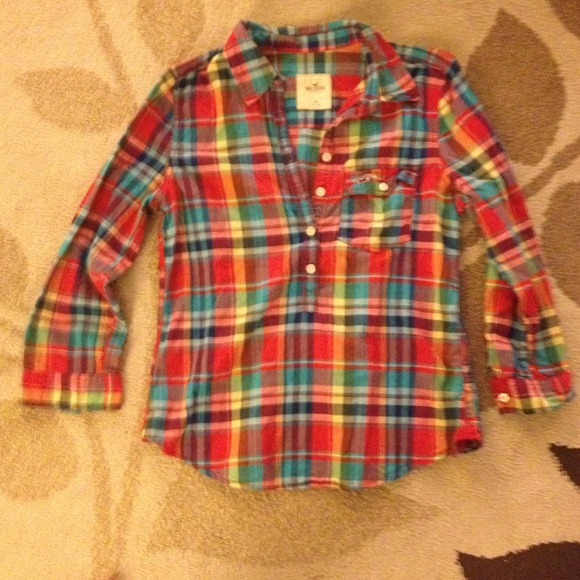 ♦️RESERVED♦️Hollister plaid half button up.