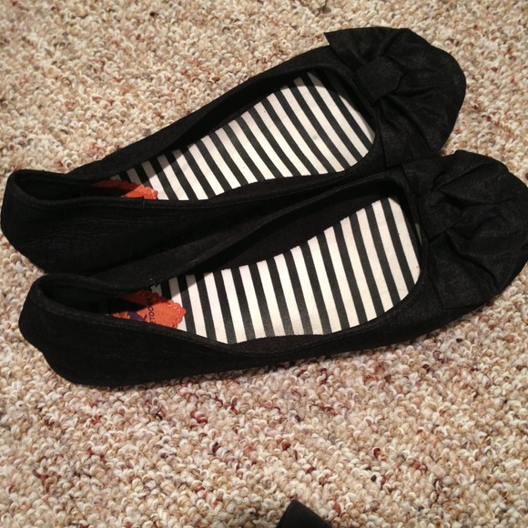 **NEVER WORN** black rocketdog flats