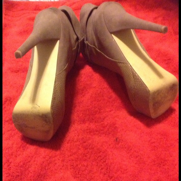 Cute boots - Picture 2 of 3