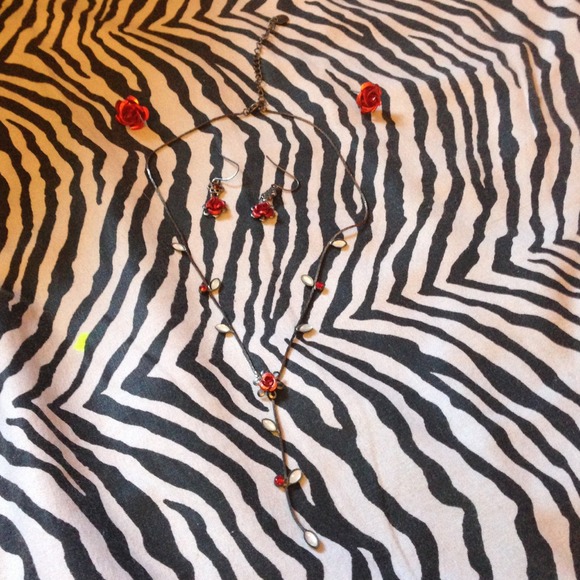 FREE GIFTS!! 💍❤ can buy if interested!