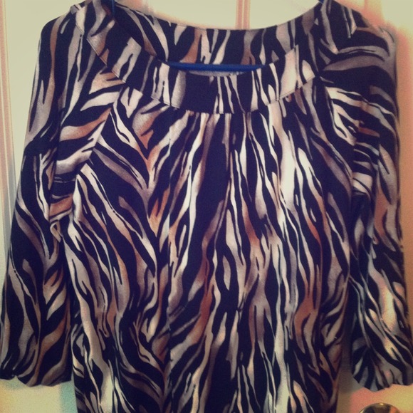💕SOLD💕Animal print top with cinch hem! Gorgeous!