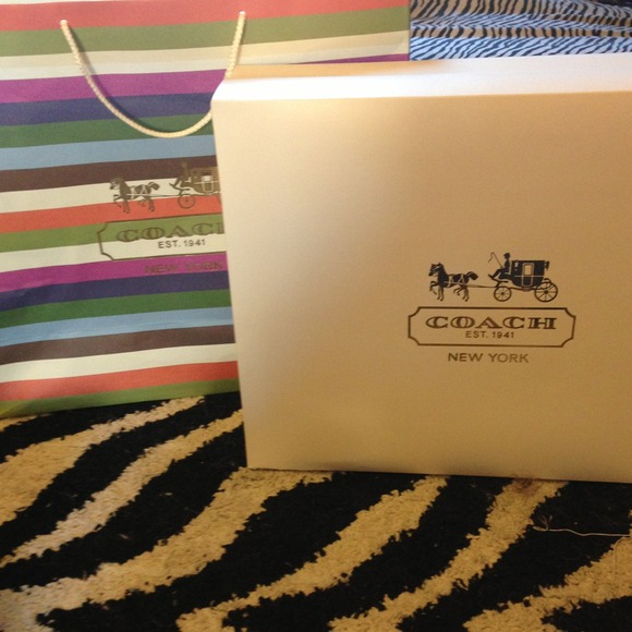 💟SOLD💟 Coach bag and box with bow