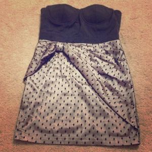 Short-Bow Polka-Dot dress.