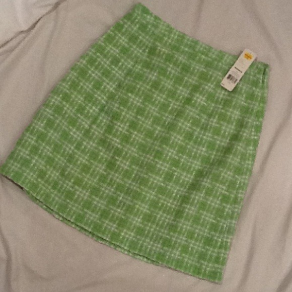 NWT green and white tweed like skirt.