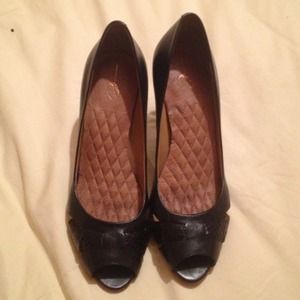 Black leather peep toe shoes