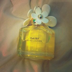 Daisy perfume by Marc Jacobs