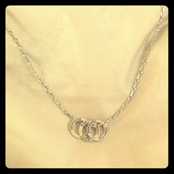 🎉☀️CLOSET CLEARANCE!! 3 Disc Silver Necklace