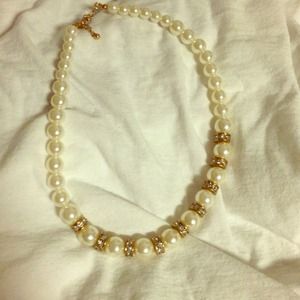 Forever 21 pearl necklace