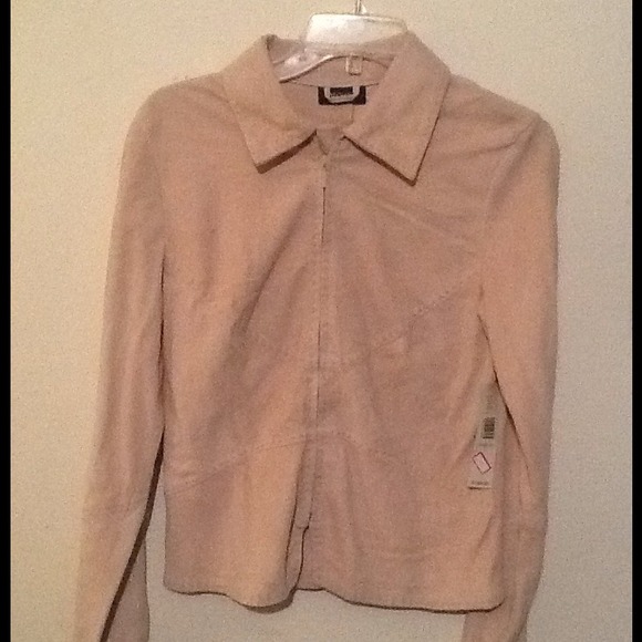 Prepare for Winter in this lovely shirt.