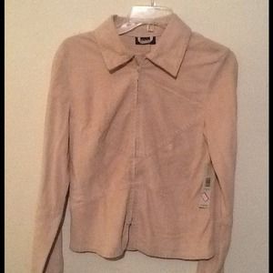 Prepare for Winter in this lovely shirt.