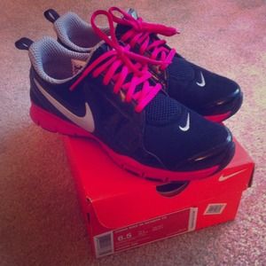 ❗ON HOLD❗Women's Nike Training Shoes in Size 6.5